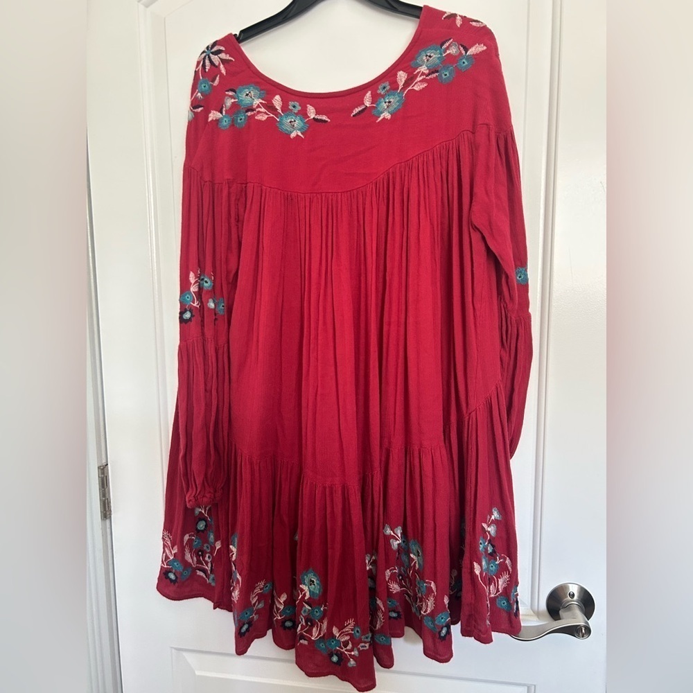 Free People Red Embroidered Te Amo Mini Dress size medium Flare sleeve bohemian - Picture 9 of 14